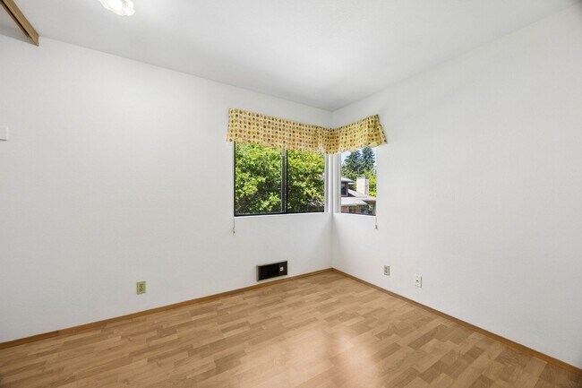 Building Photo - Unique 3bd/2.5bth Haller Lake Home in North Seattle, $4,250/mo.