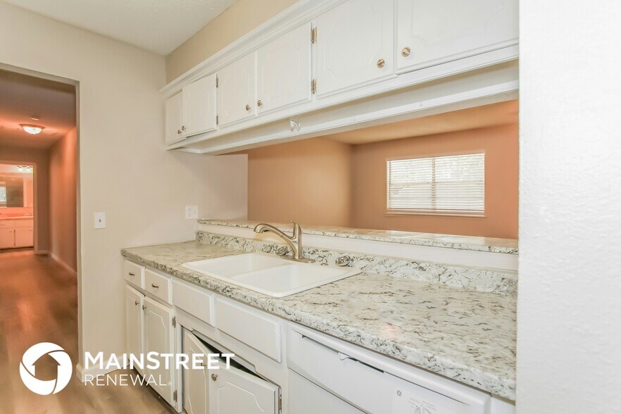 Building Photo - 916 Clear Creek