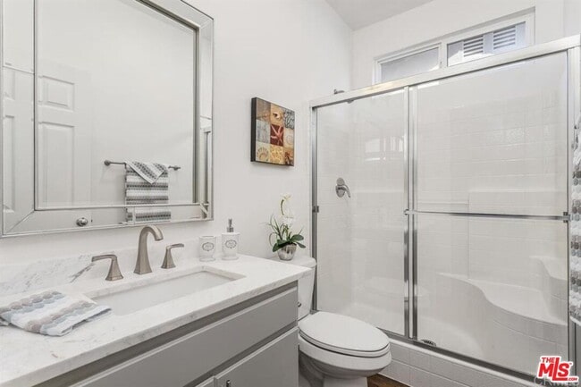 Building Photo - 3280 Canyon View Dr