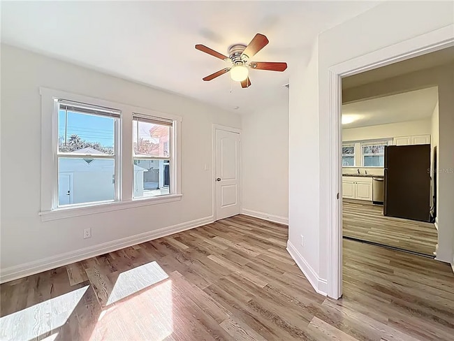 Building Photo - 944 18th Ave S