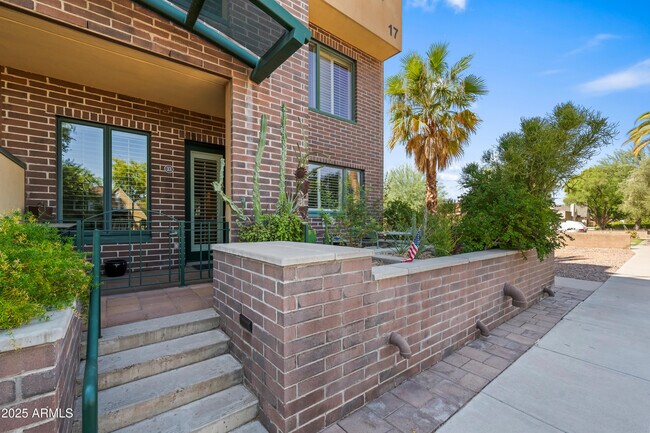 Building Photo - 17 W Vernon Ave