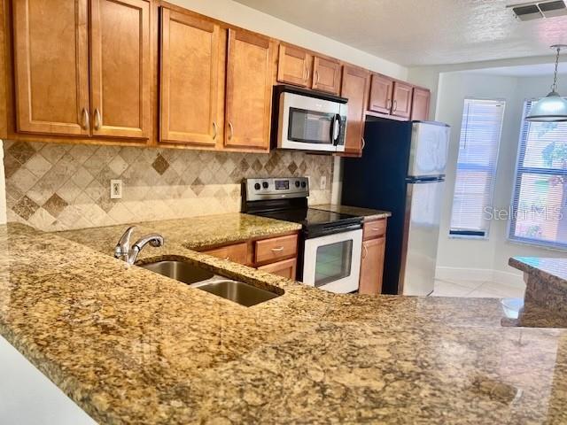 Building Photo - 7629 Sugar Bend Dr