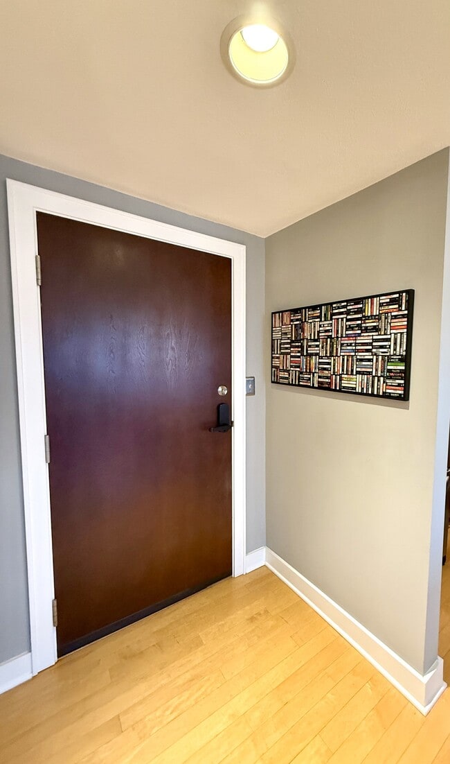 Building Photo - 803 W 48th St