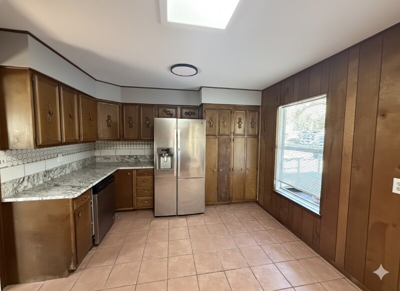 Building Photo - 558 Congress Ave