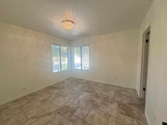 Building Photo - 14500 Las Palmas Dr