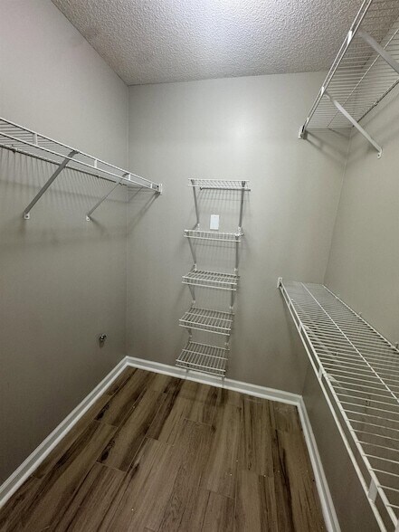 Building Photo - 1237 Travers Ln