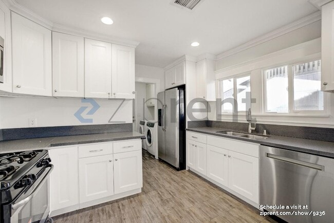 Building Photo - 4315 La Salle Ave