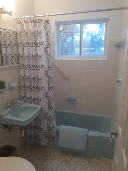 Building Photo - 117 SE Solaz Ave