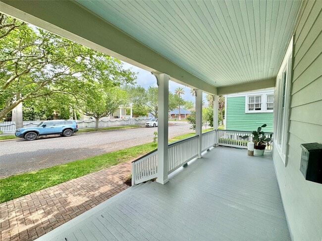 Building Photo - 1307 Avenue H