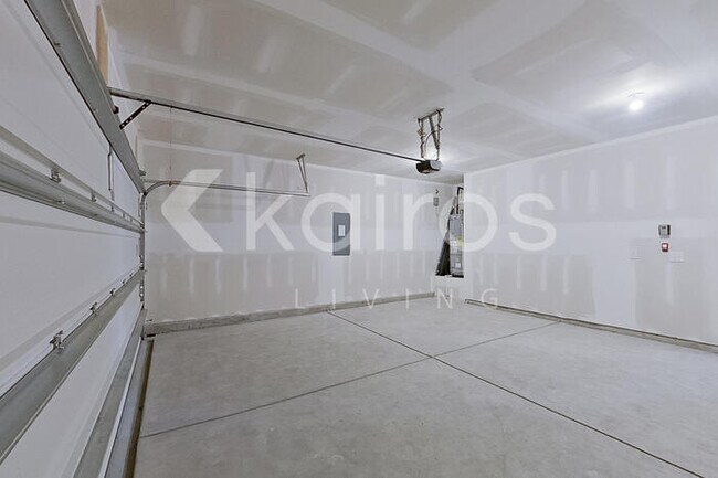 Building Photo - 677 Castillo Dr