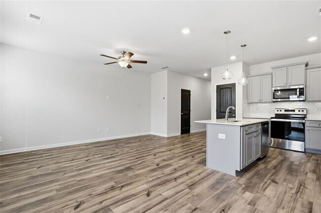 Building Photo - 204 Flier Dr