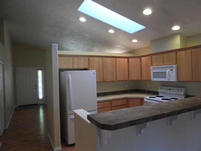 Building Photo - Cascadia Village Ranch Style Home - Moments from Downtown Sandy