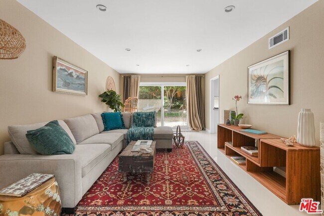 Building Photo - 3194 Rossini Pl