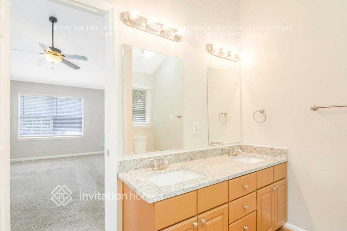 Building Photo - 8644 Swarthmore Dr