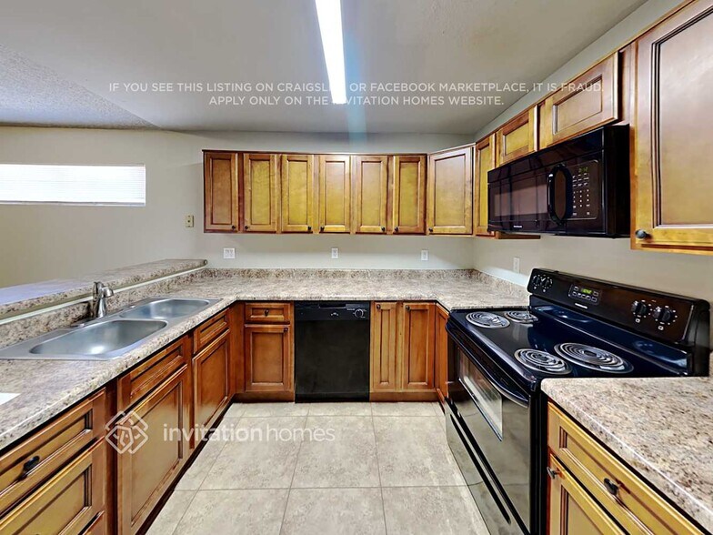 Building Photo - 1411 S Quinn