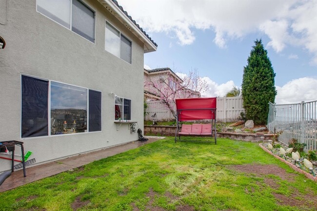 Building Photo - 10394 Valley Waters Dr