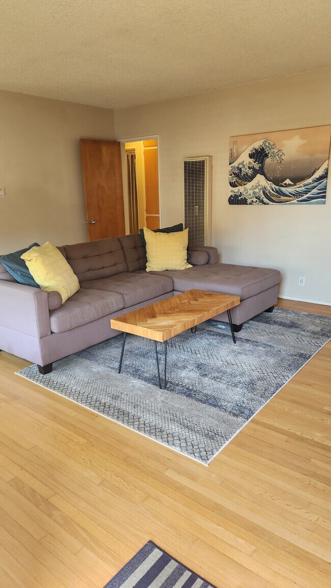 Building Photo - 2222 2nd St