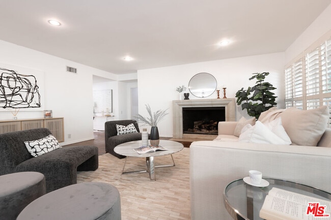 Building Photo - 2559 Hutton Dr