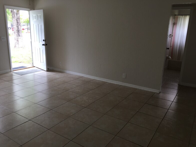 Building Photo - 415 Fox Pl