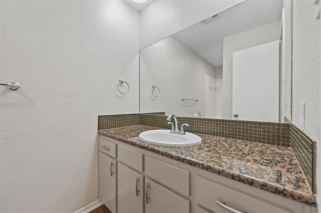 Building Photo - 5126 Collinwood Ave