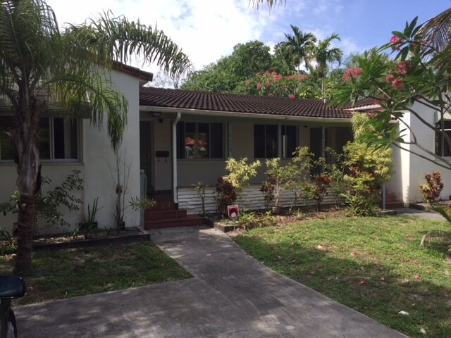 Front yard - 924 NE 119th St