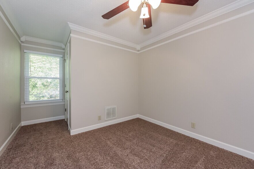 Building Photo - 2937 Chapelwood Dr