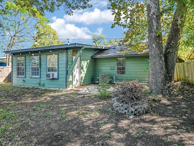 Building Photo - 5802 Blythewood Dr