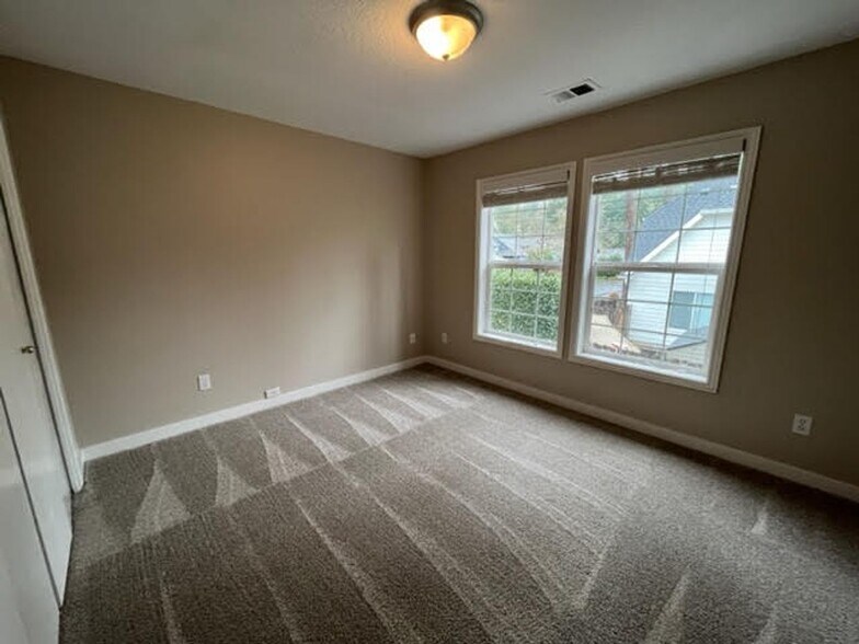 Building Photo - 5188 Rosewood St