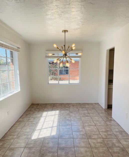 Building Photo - Expansive Elegant and Modern Stunning 3 Be...