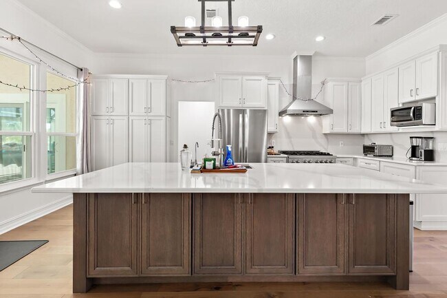 Building Photo - 200 Islamarada Ct