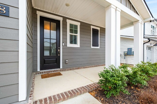 Building Photo - New Construction in a Great Neighborhood
