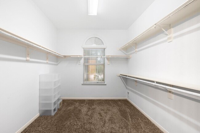 Building Photo - 15718 Stroudwater Ln