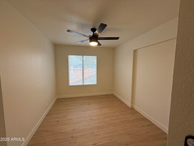 Building Photo - 1623 E Bluefield Ave