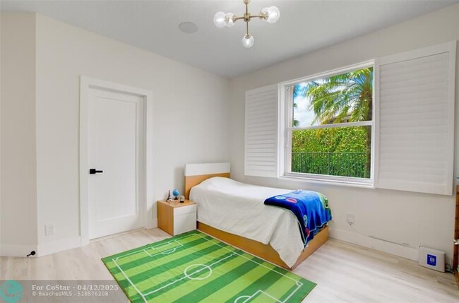 Building Photo - 2563 Jardin Ln