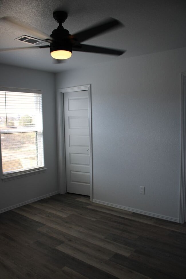 Building Photo - COX-NORTHRIDGE DR-1