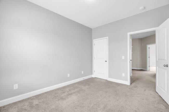 Building Photo - Luxury 3BR/2.5BA Townhome in Riverside Area with Modern Upgrades $1,850/mo rent