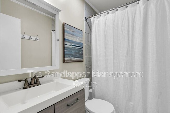 Building Photo - 18 Paddlecreek Ave