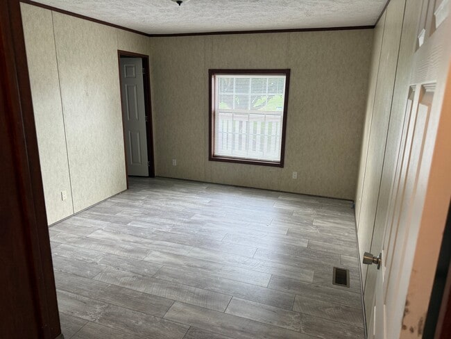 Building Photo - 9859 Shepherd Rd