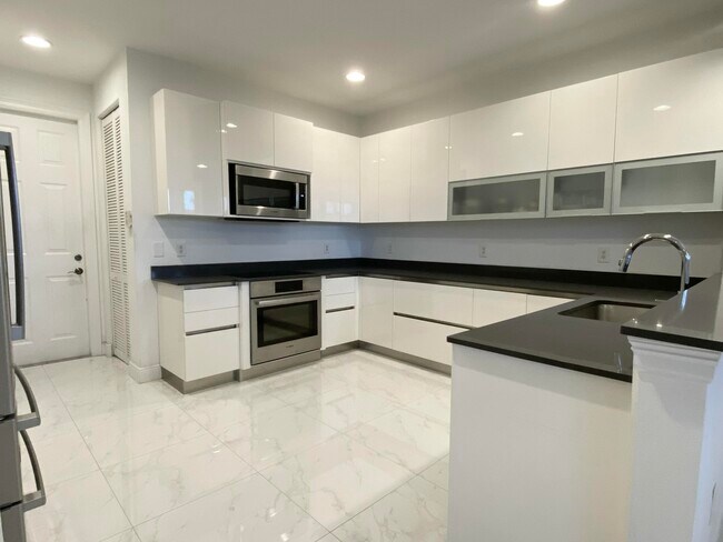 Primary Photo - 850 Millbrae Ct