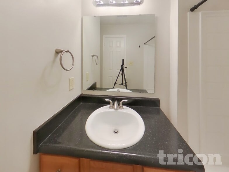 Building Photo - 569 Stobus Dr