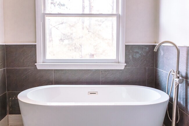 Building Photo - 9808 Emerald Point Dr