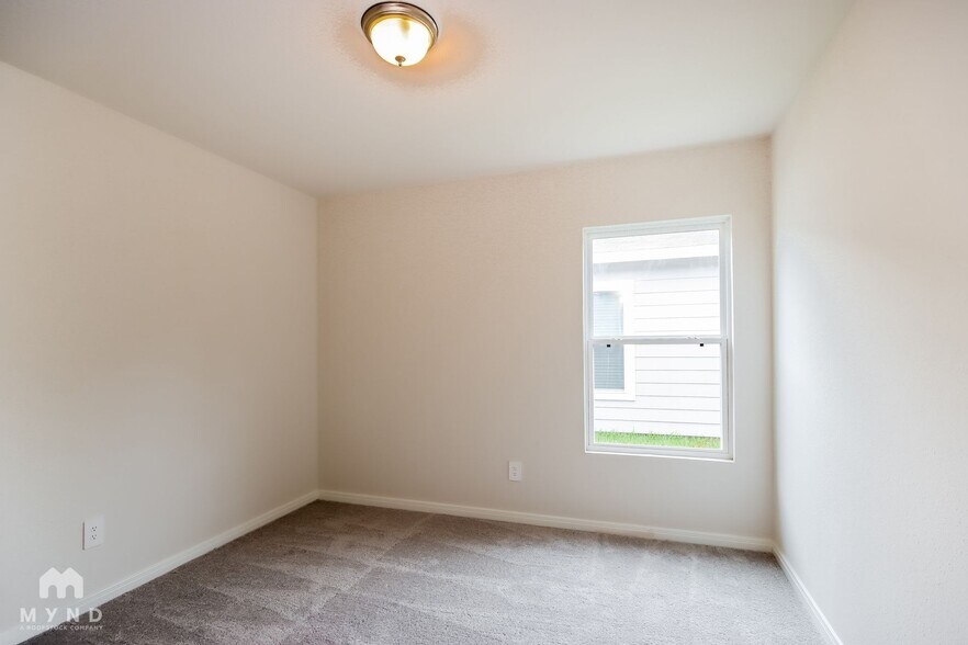 Building Photo - 15658 Briar Forest Dr