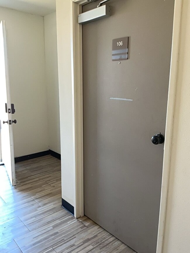 Building Photo - Inviting Cozy Studio With 1 Bath In Barstow!