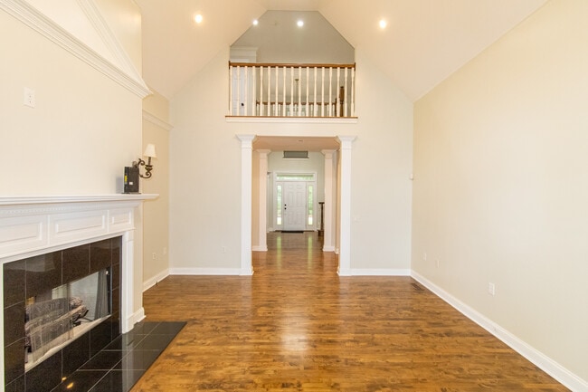 Building Photo - 906 Monarch Cir