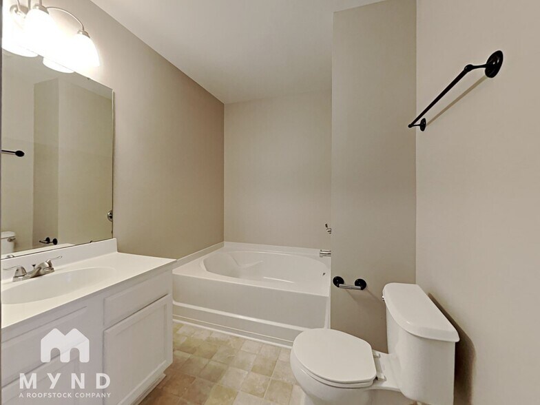 Building Photo - 4132 Broadstairs Dr SW
