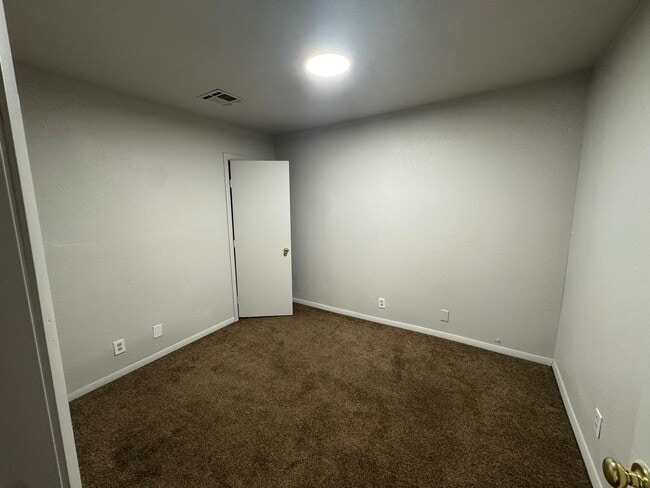 Building Photo - Cozy Three Bedroom House for Rent!