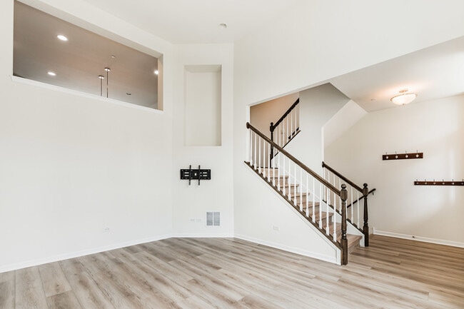 Building Photo - 4446 Monroe Ct