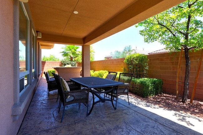 Building Photo - 1318 Surrey Downs Ln