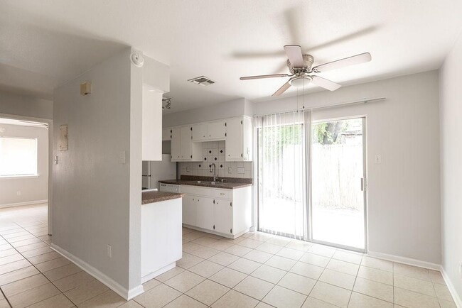 Building Photo - 203 Northcrest Cir