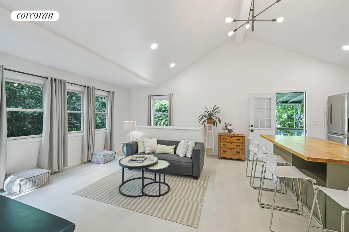 Building Photo - 22 Laurel Ln